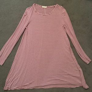 Cute long sleeve pink and white dress. Fun and flowy!